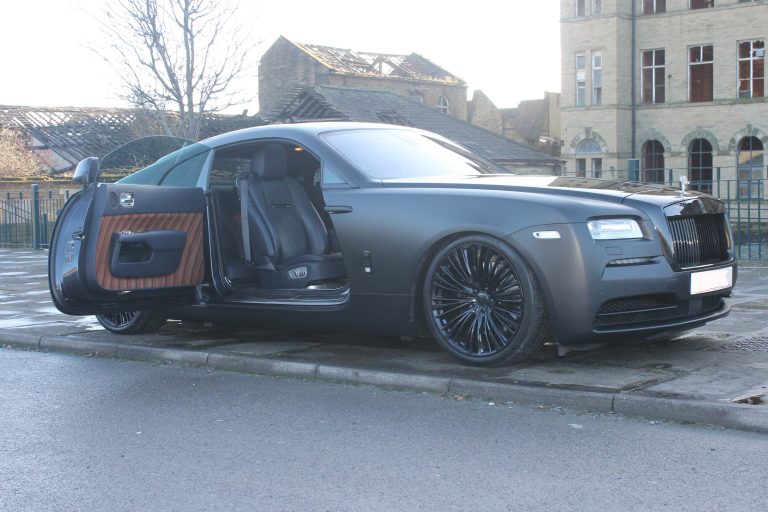 Rolls Royce Wraith черный